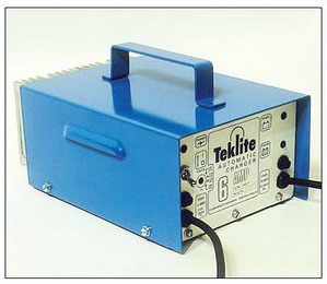 Teklite PLU1C Lighting System Charger Photo
